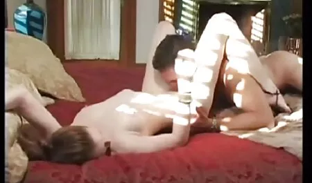 แม้แต่ caresses วิดีโอ โปั