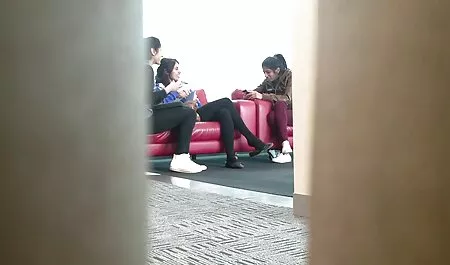 ผมบลอนด์อยู่ในชุดแม่บ้านกินไอ้จ้อน ดู วิดีโอ โป้