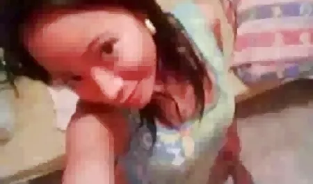 Busty ขยี้ fingered masturbates วิดีโอ โป็