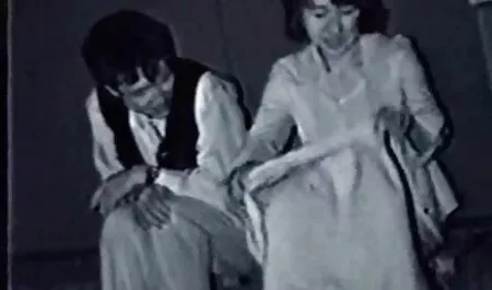 Orgy คลิป วิดีโอ sex สี่นักเรียนหลังจากดื่มไวน์