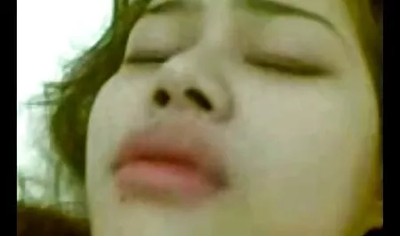 เธอพาฉันไปดื่มชาและในเวลาเดียวกันบีบเธอจิ๋ม ดู วิดีโอ หนัง โป้
